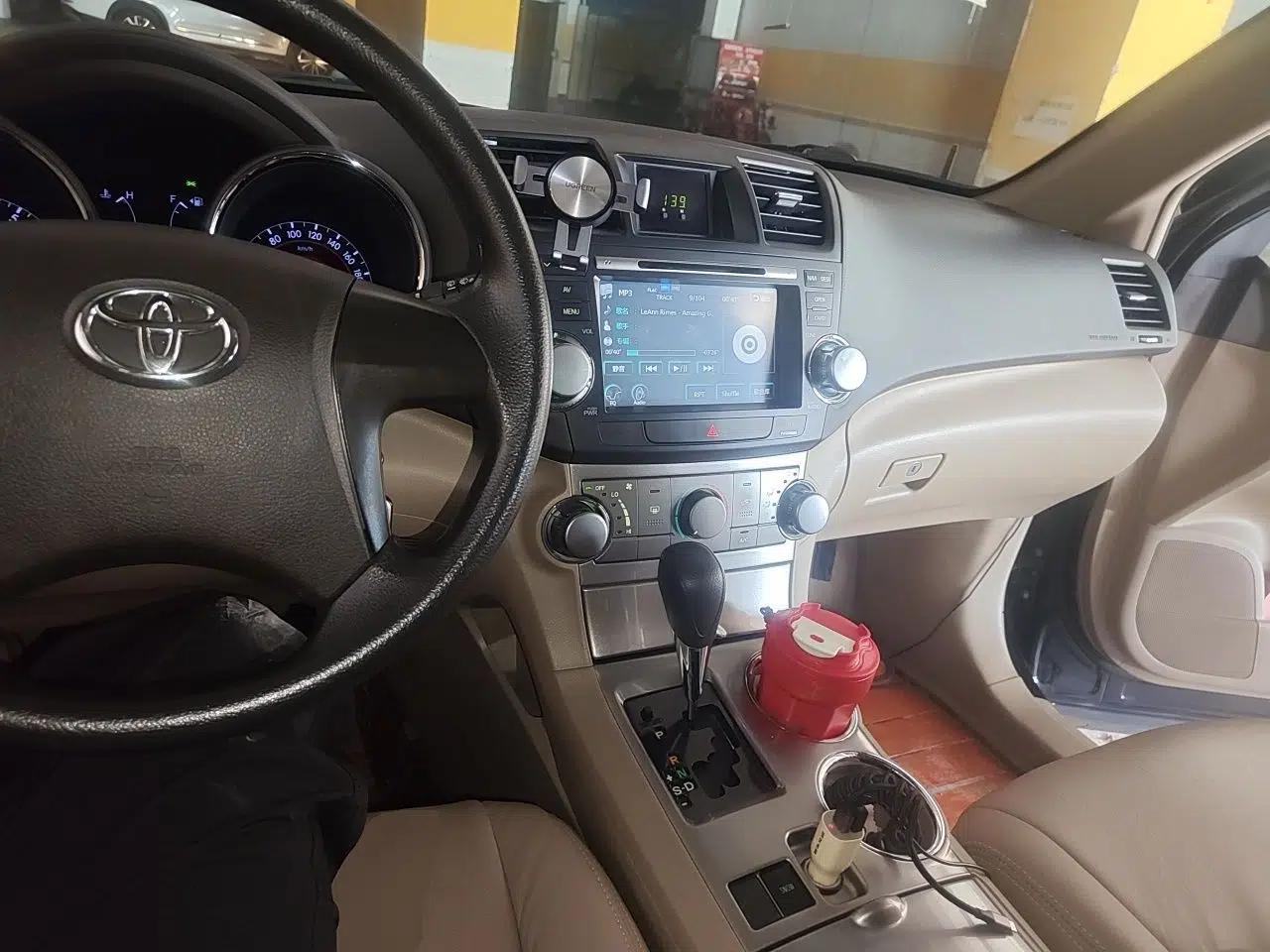 Toyota Highlander 2012 2.7L 2WD 5-Seater Elite Edition — миниатюра 9