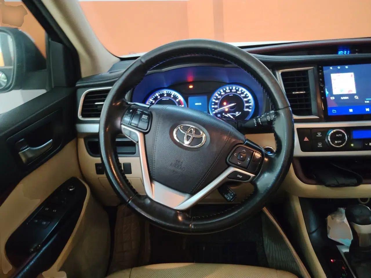 Toyota Highlander 2015 2.0T Two-Wheel Drive Luxury Edition 7 Seats — миниатюра 10