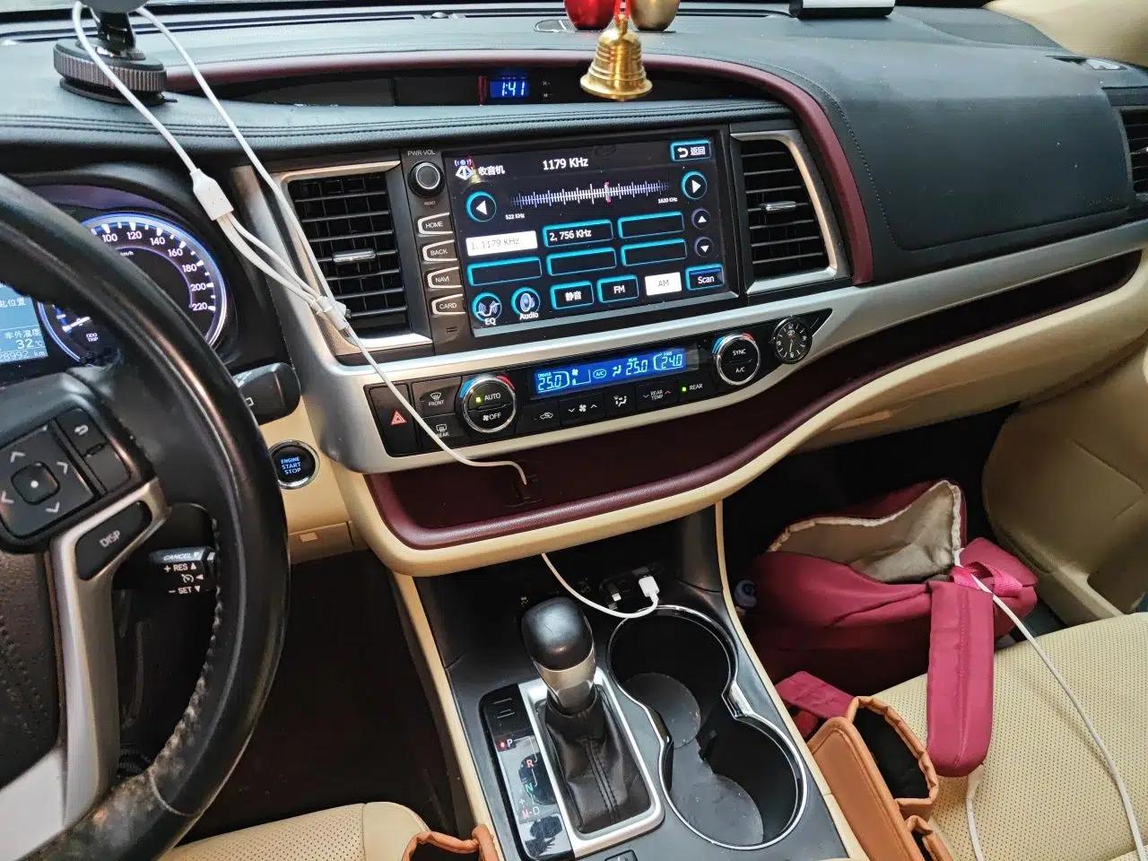 Toyota Highlander 2015 2.0T Four-Wheel Drive Luxury Edition 7-Seater — миниатюра 13