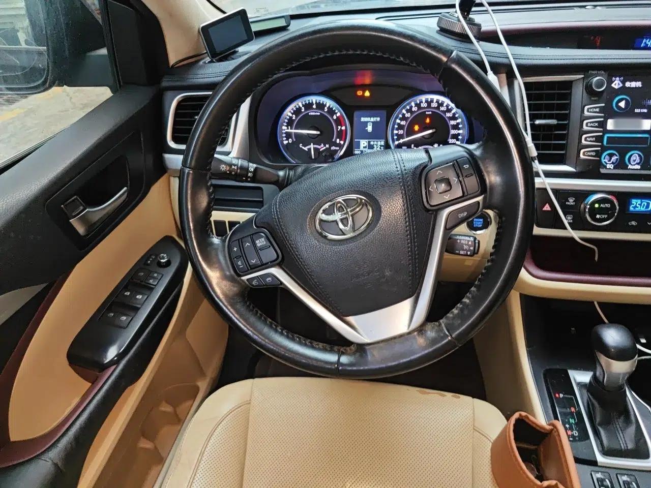 Toyota Highlander 2015 2.0T Four-Wheel Drive Luxury Edition 7-Seater — миниатюра 10