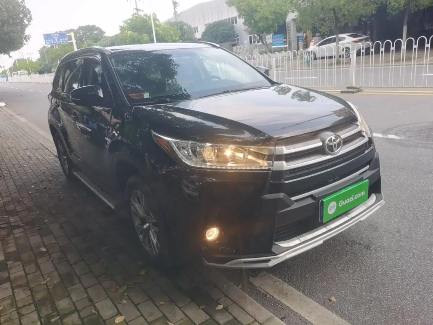 Toyota Highlander 2018 2.0T Two-Wheel Drive Elite Edition 7 Seats China VI Standard — миниатюра 3