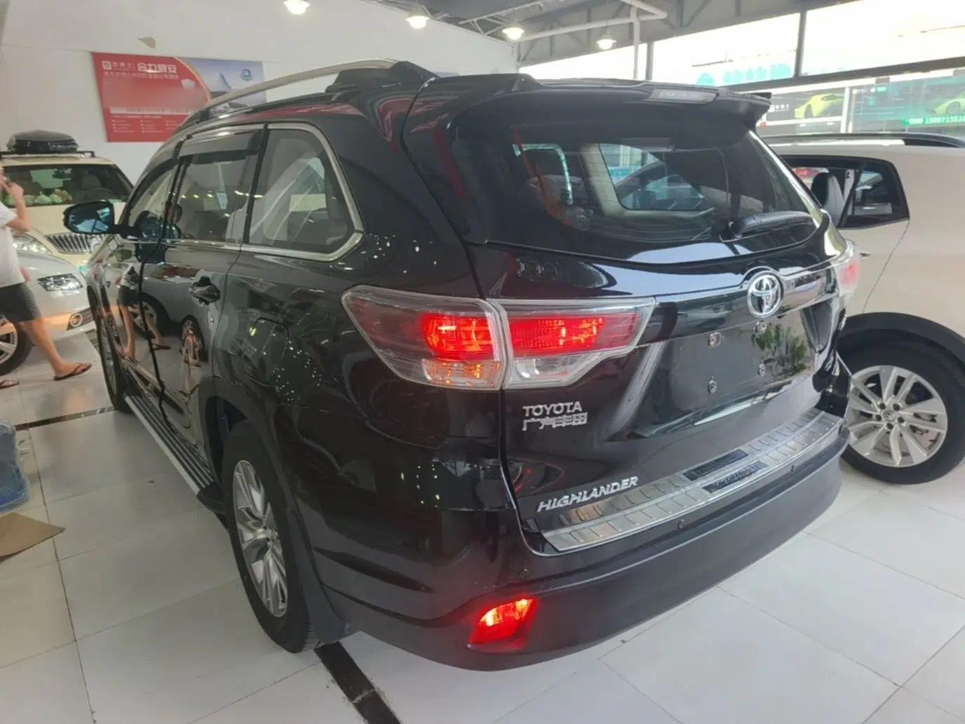 Toyota Highlander 2017 2.0T Two-Wheel Drive Elite Edition 5 Seats — миниатюра 4