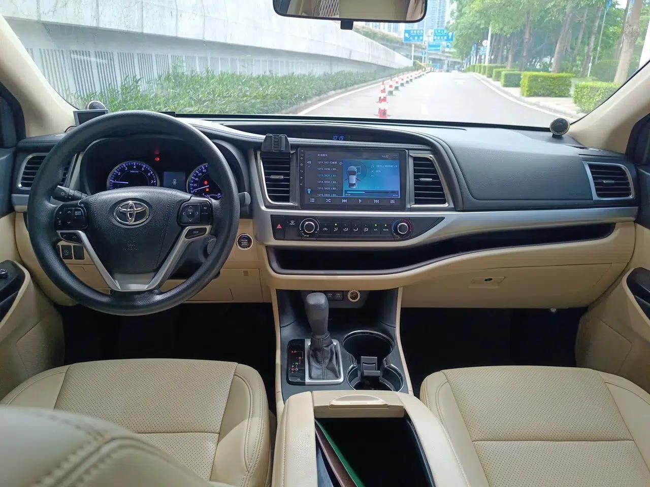 Toyota Highlander 2018 2.0T Two-Wheel Drive Elite Edition 7 Seats Emission Standard China V — миниатюра 9