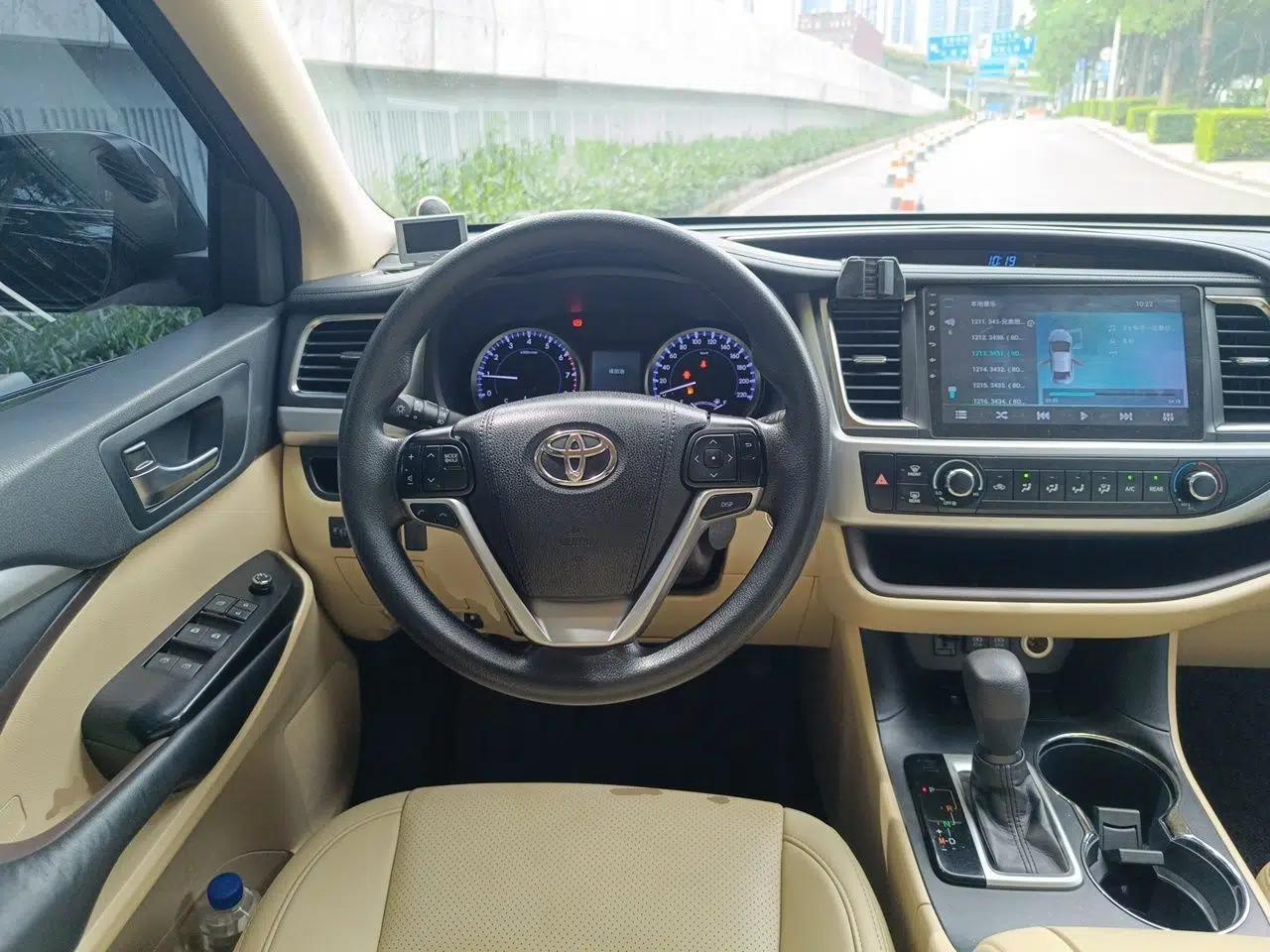 Toyota Highlander 2018 2.0T Two-Wheel Drive Elite Edition 7 Seats Emission Standard China V — миниатюра 10