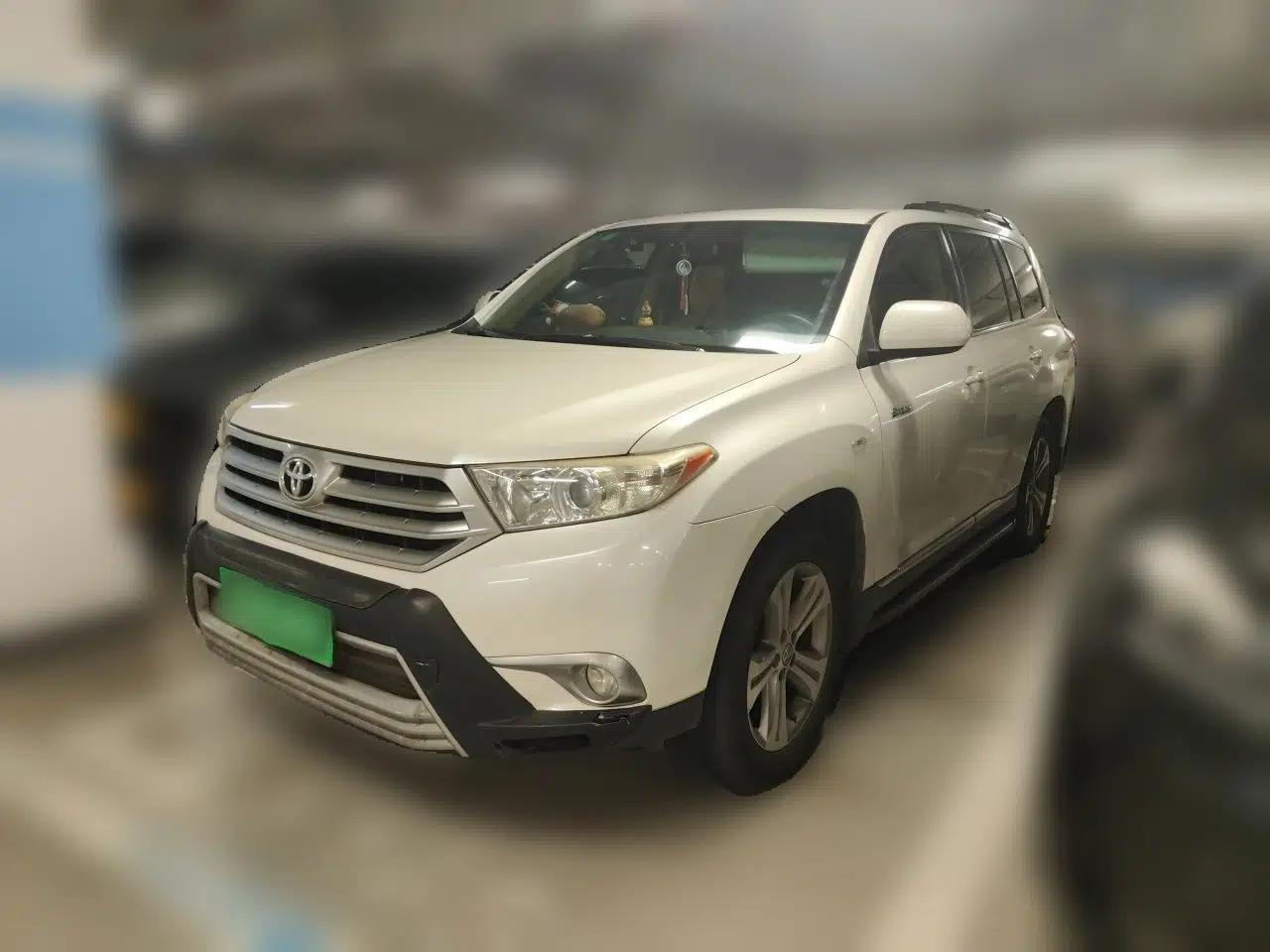Toyota Highlander 2012 2.7L Two-Wheel Drive 7-Seater Luxury Edition — миниатюра 1