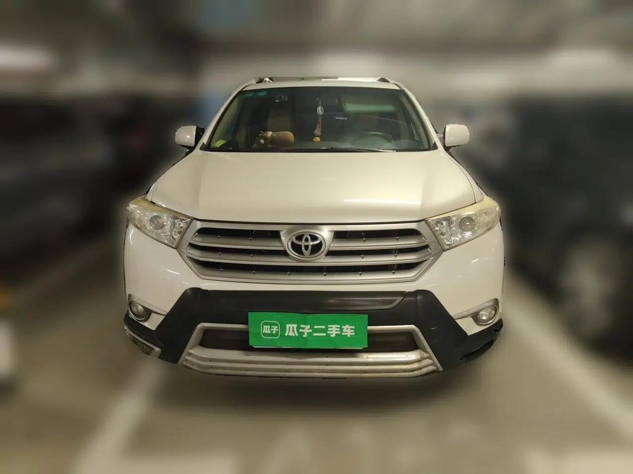 Toyota Highlander 2012 2.7L Two-Wheel Drive 7-Seater Luxury Edition — миниатюра 2