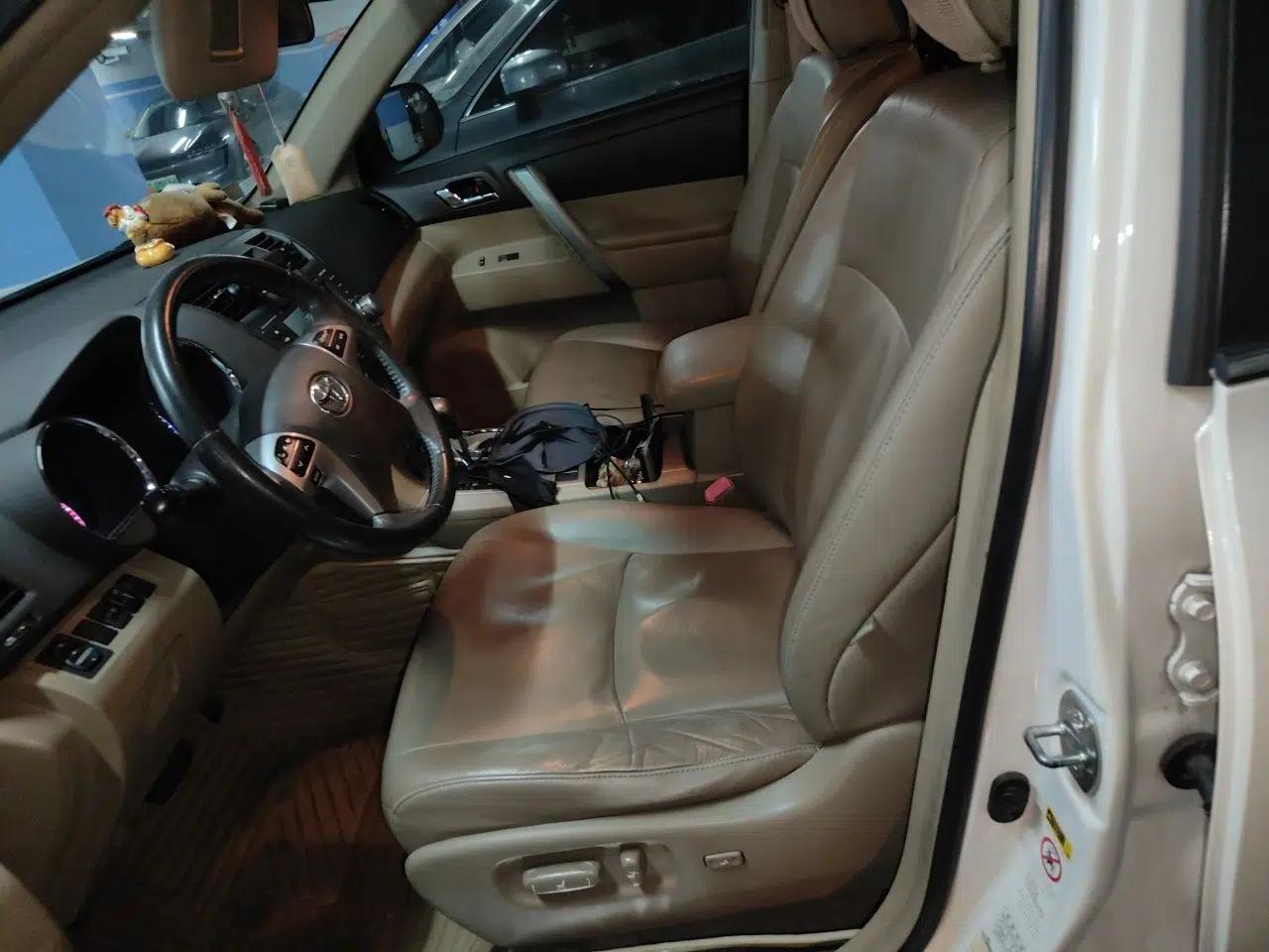 Toyota Highlander 2012 2.7L Two-Wheel Drive 7-Seater Luxury Edition — миниатюра 15