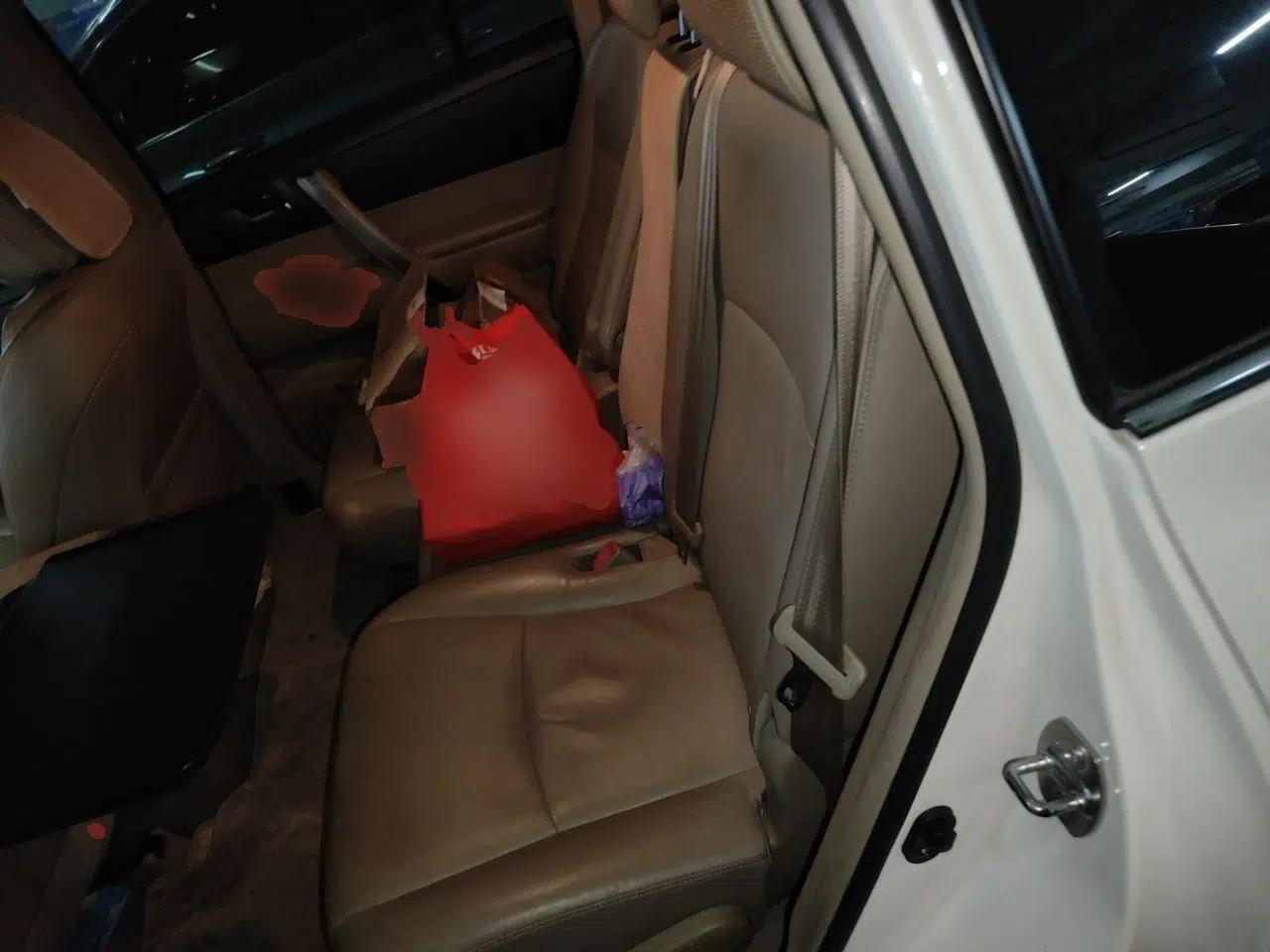 Toyota Highlander 2012 2.7L Two-Wheel Drive 7-Seater Luxury Edition — миниатюра 17