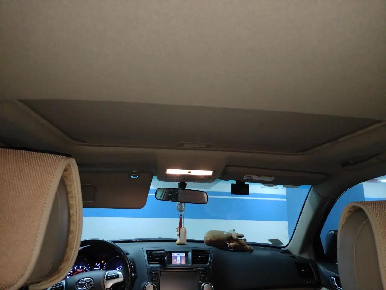Toyota Highlander 2012 2.7L Two-Wheel Drive 7-Seater Luxury Edition — миниатюра 18