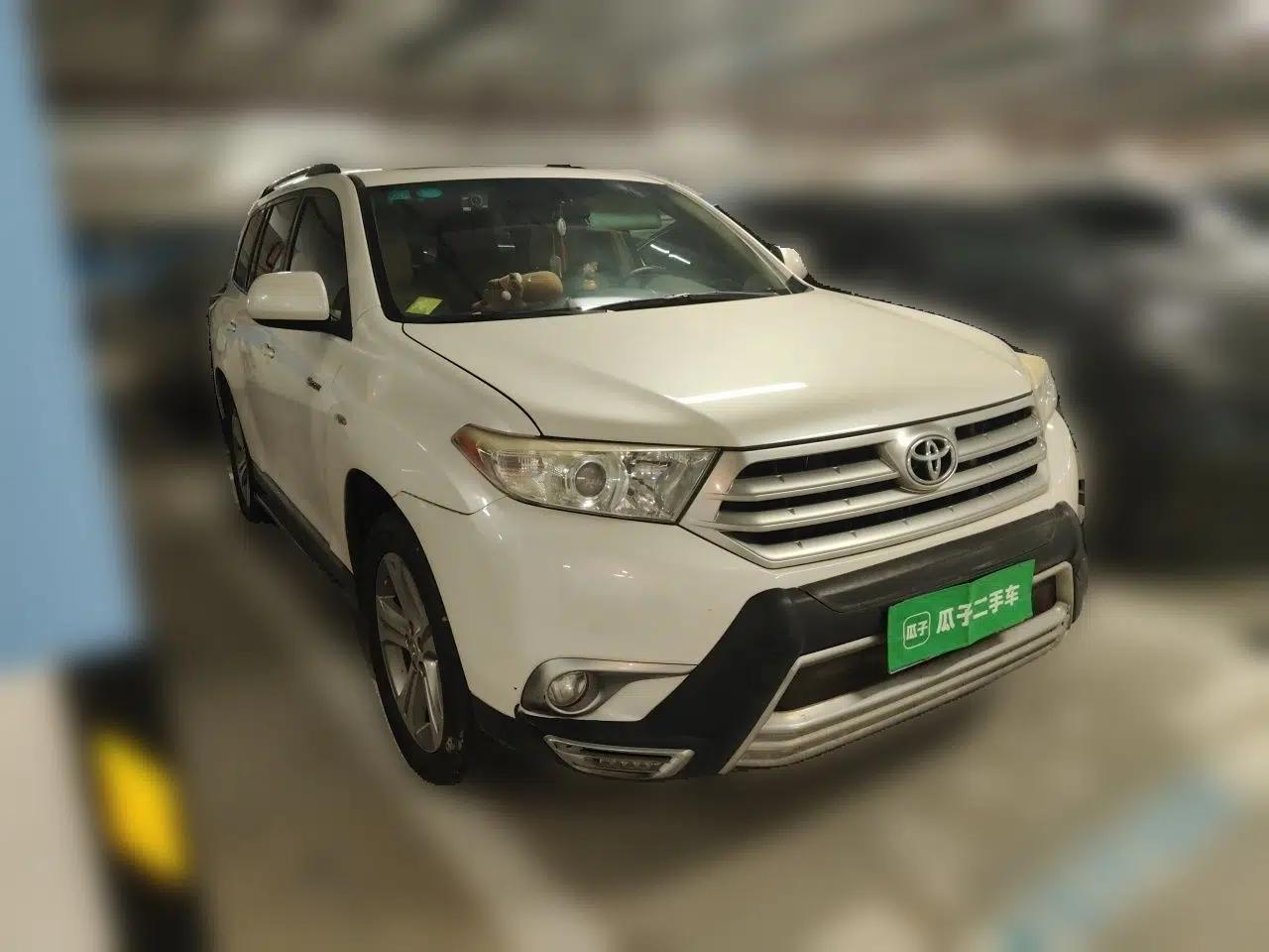 Toyota Highlander 2012 2.7L Two-Wheel Drive 7-Seater Luxury Edition — миниатюра 3