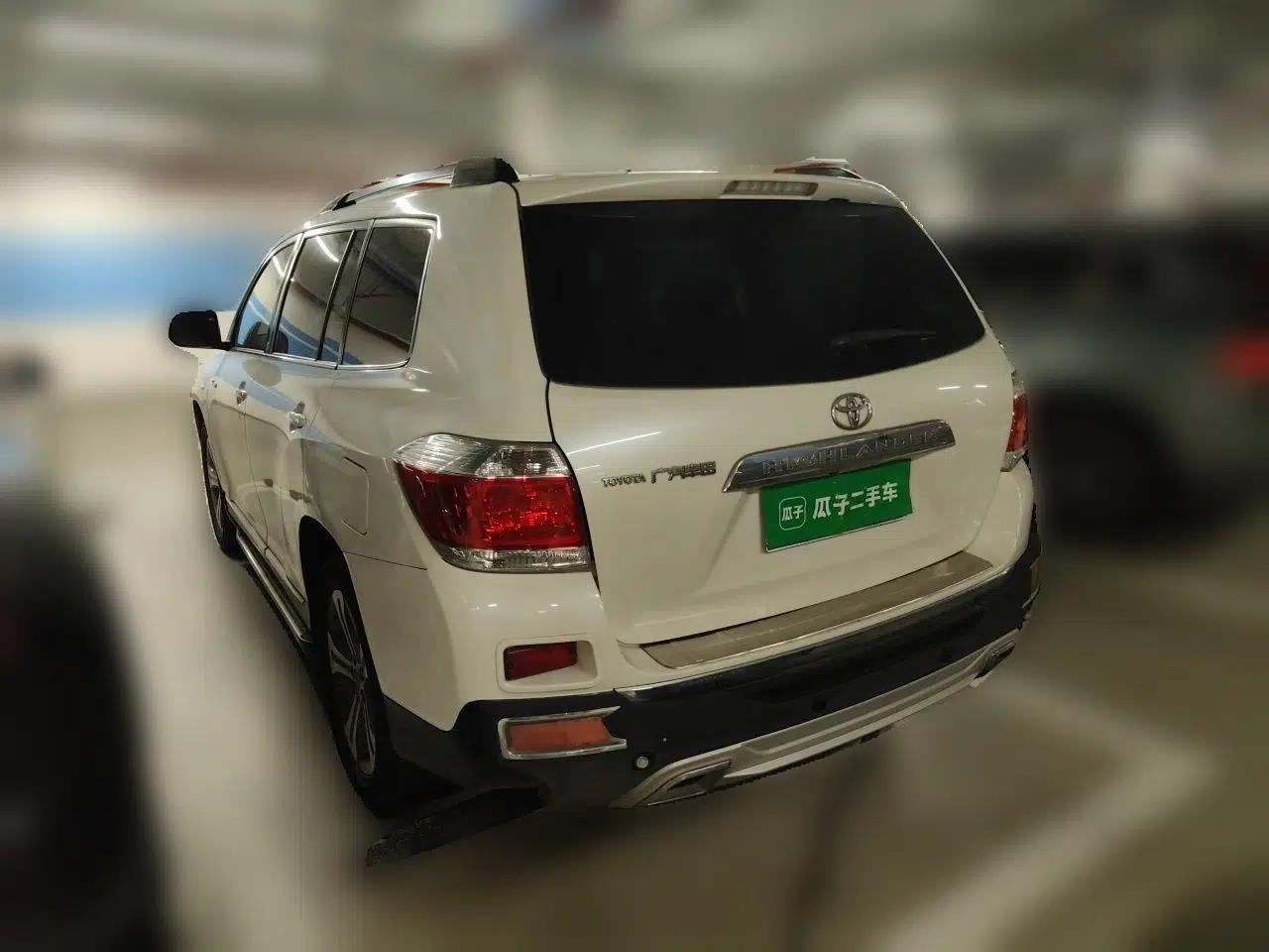 Toyota Highlander 2012 2.7L Two-Wheel Drive 7-Seater Luxury Edition — миниатюра 4
