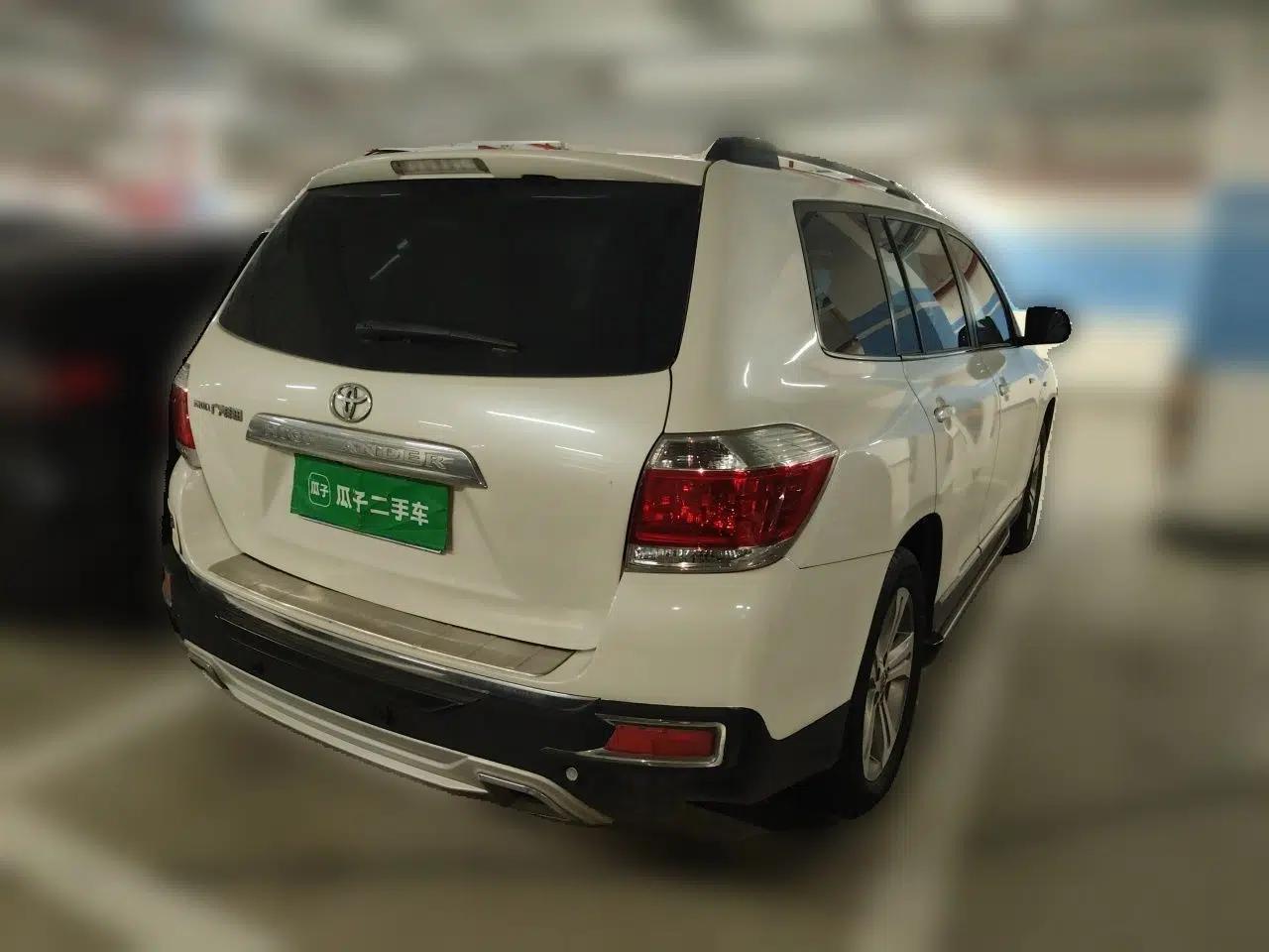 Toyota Highlander 2012 2.7L Two-Wheel Drive 7-Seater Luxury Edition — миниатюра 6