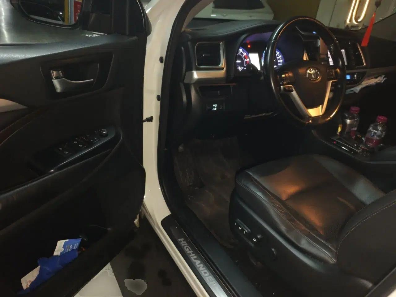 Toyota Highlander 2015 2.0T Two-Wheel Drive Luxury Edition 7 Seats — миниатюра 16