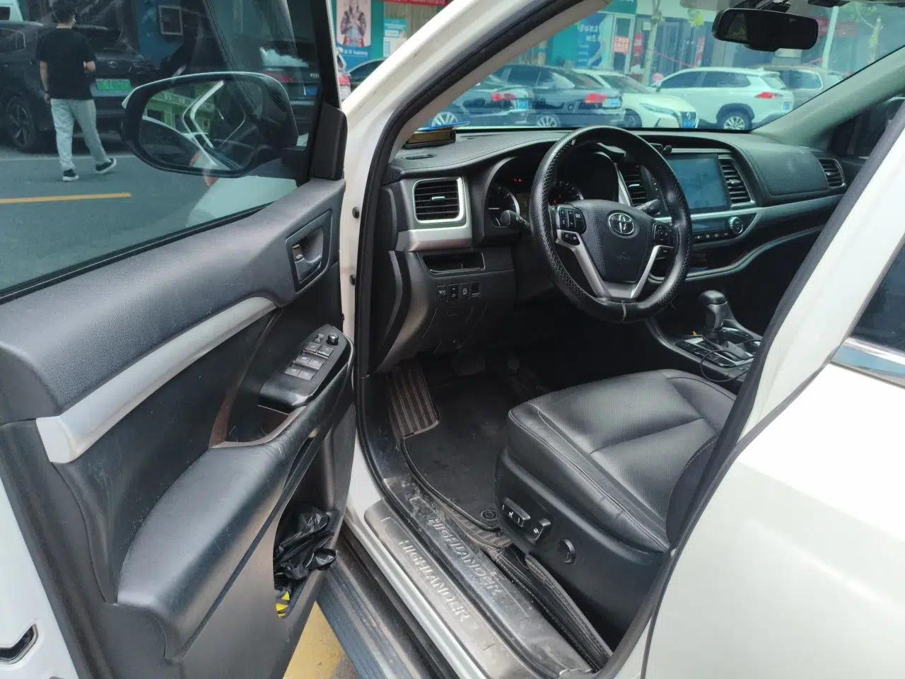 Toyota Highlander 2017 2.0T Four-Wheel Drive Luxury Edition 7 Seats — миниатюра 16