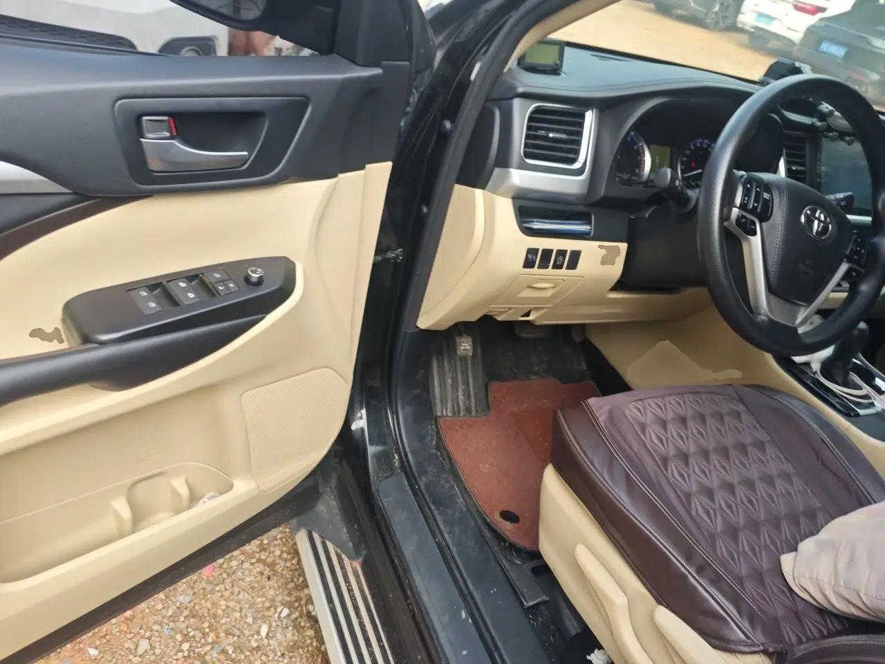Toyota Highlander 2018 2.0T Four-Wheel Drive Elite Edition 7 Seats China V Standard — миниатюра 16