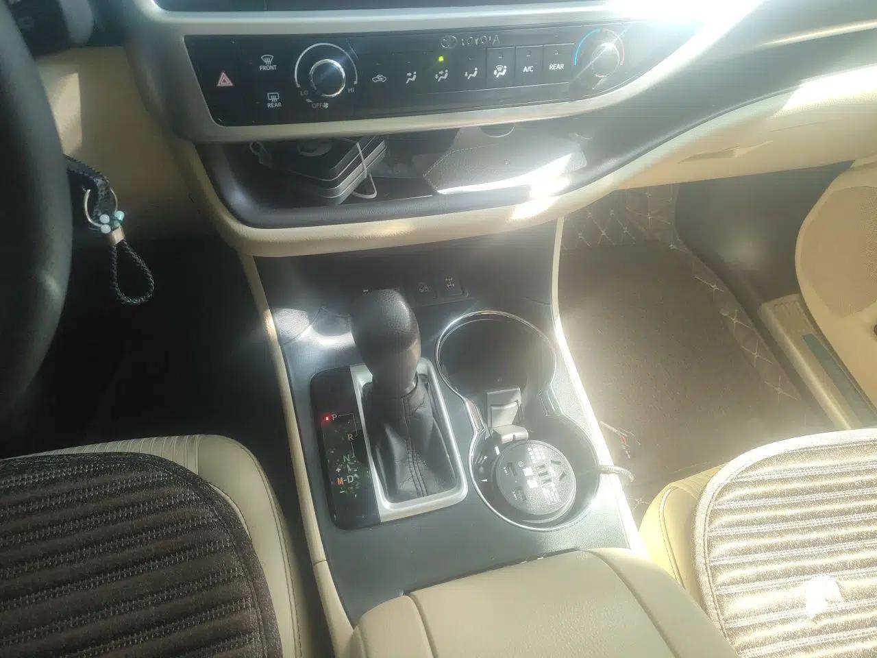 Toyota Highlander 2018 2.0T Four-Wheel Drive Elite Edition 7 Seats China V Standard — миниатюра 11