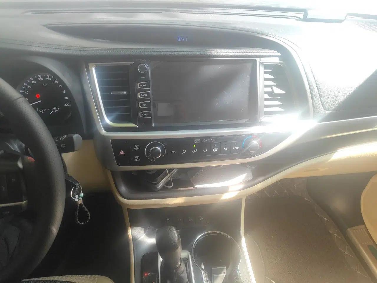 Toyota Highlander 2018 2.0T Four-Wheel Drive Elite Edition 7 Seats China V Standard — миниатюра 10