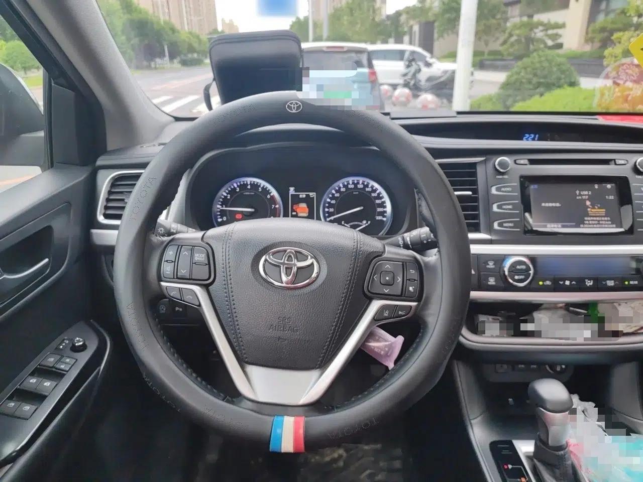 Toyota Highlander 2018 2.0T Four-Wheel Drive Luxury Version 7 Seats China VI Standard — миниатюра 10