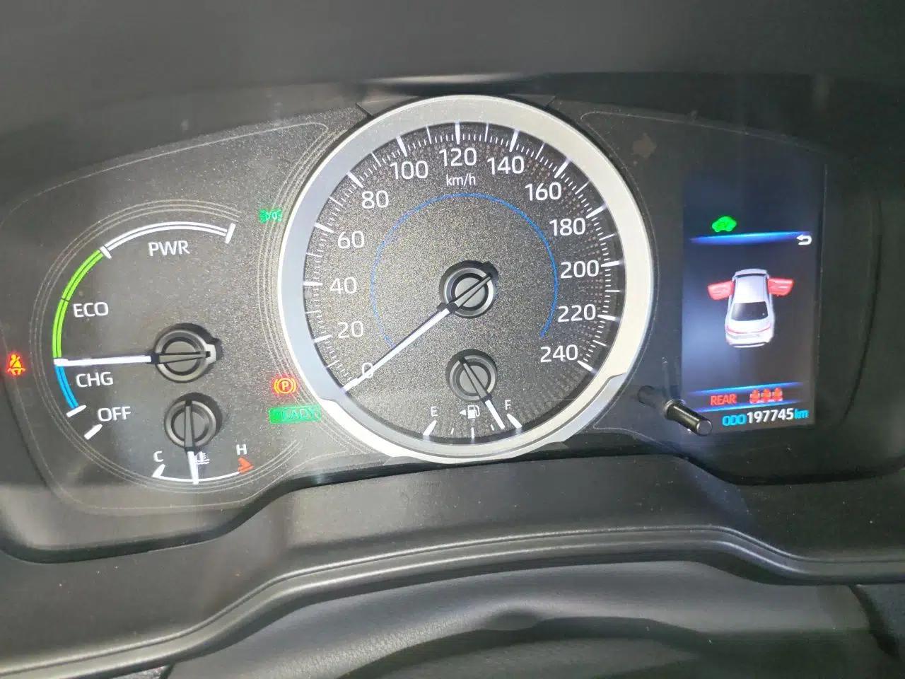 Toyota Levin 2021 Dual-Engine 1.8H E-CVT Luxury Edition — миниатюра 11