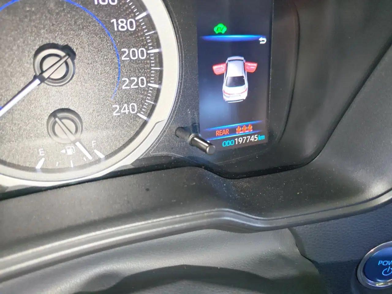 Toyota Levin 2021 Dual-Engine 1.8H E-CVT Luxury Edition — миниатюра 12