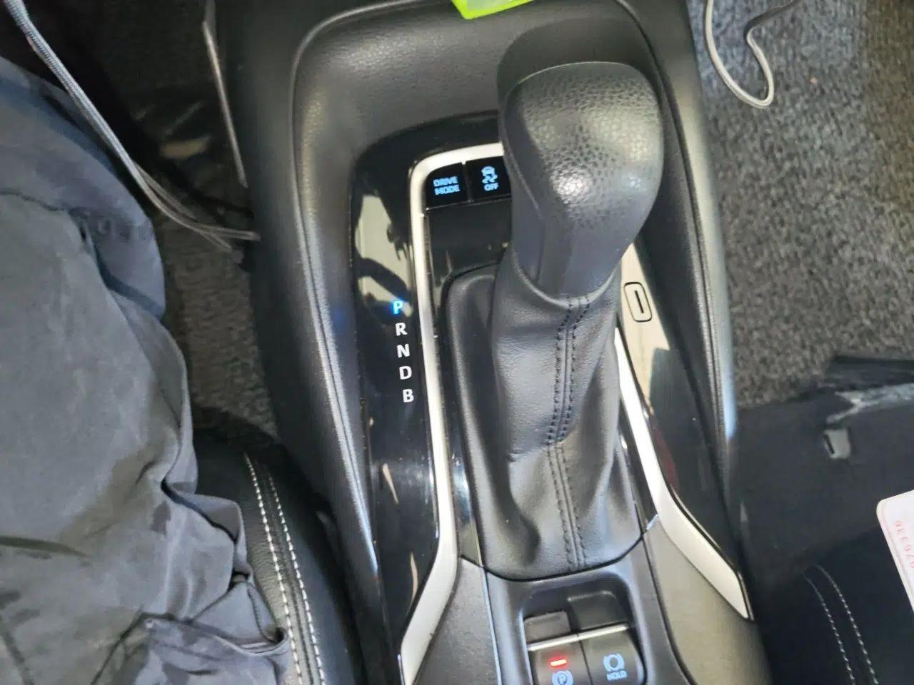 Toyota Levin 2021 Dual-Engine 1.8H E-CVT Luxury Edition — миниатюра 14