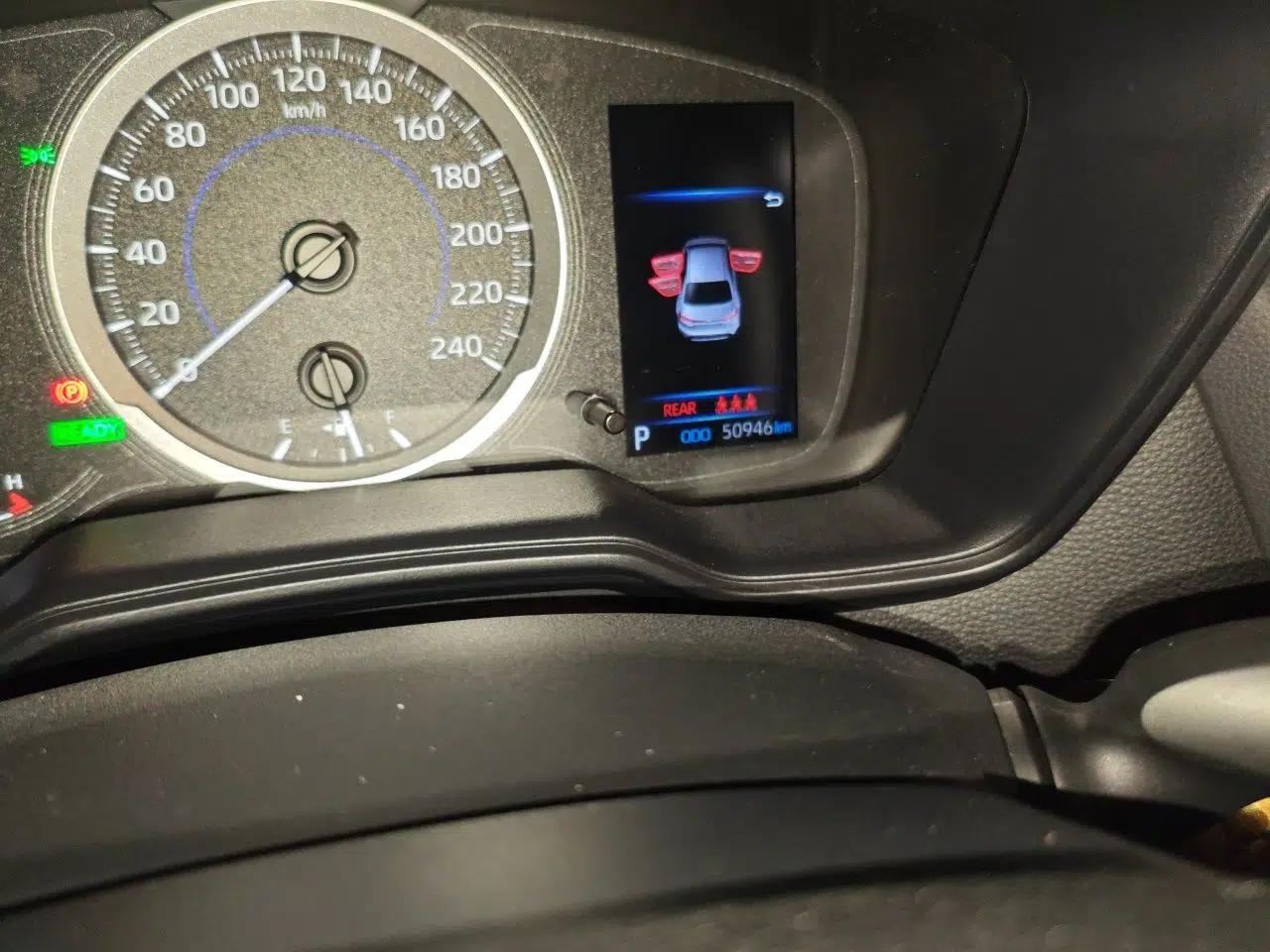 Toyota Levin 2021 Dual-Engine 1.8H E-CVT Luxury Edition — миниатюра 12