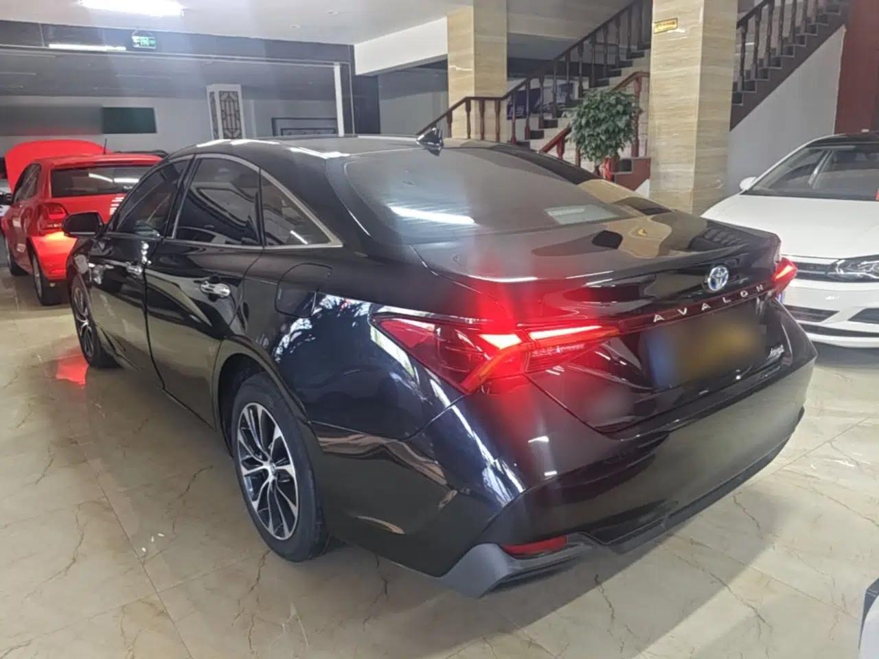 Toyota Avalon 2022 Dual-Engine 2.5L Luxury Edition — миниатюра 4