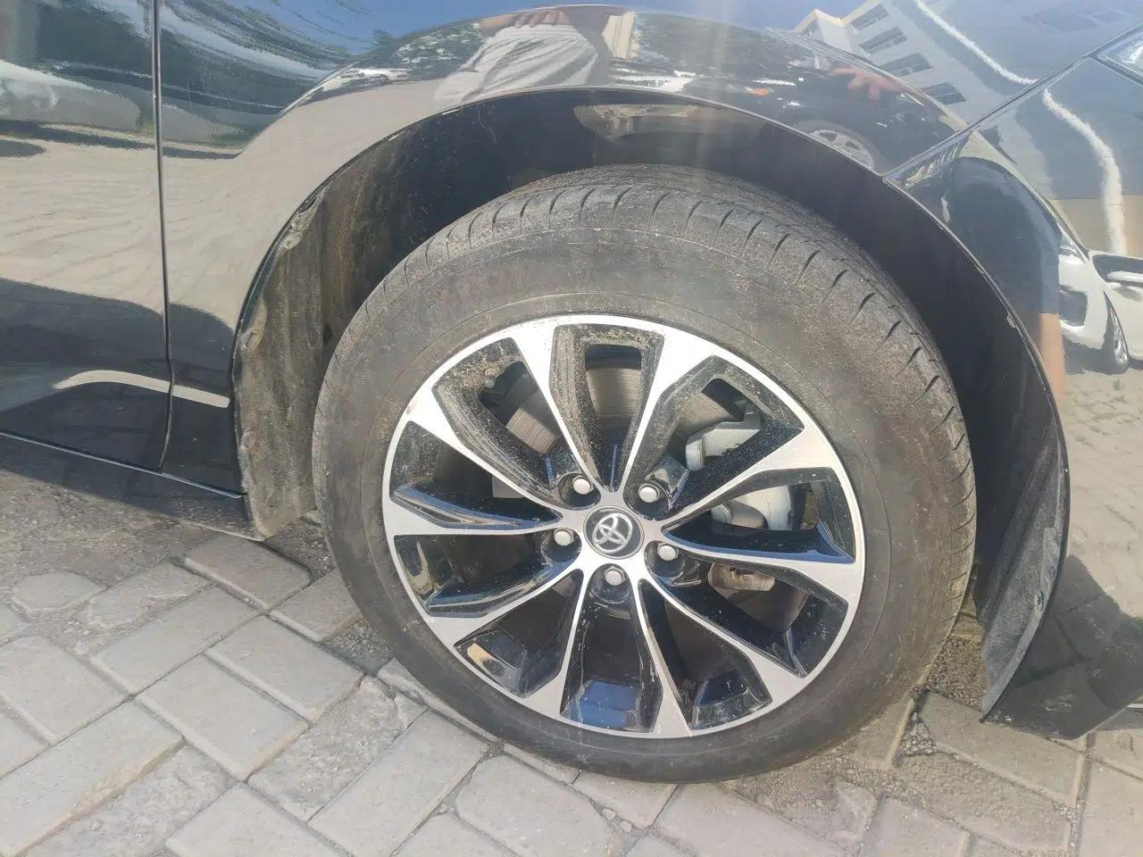 Toyota Avalon 2023 2.0L Premium Edition — миниатюра 8