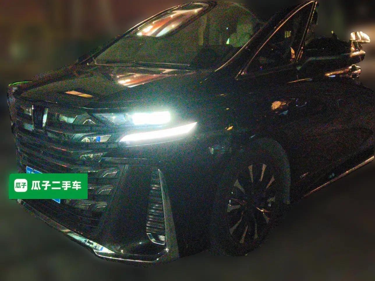 Toyota Vellfire 2024 Crown Dual-Engine 2.5L Supreme Executive Edition — миниатюра 1