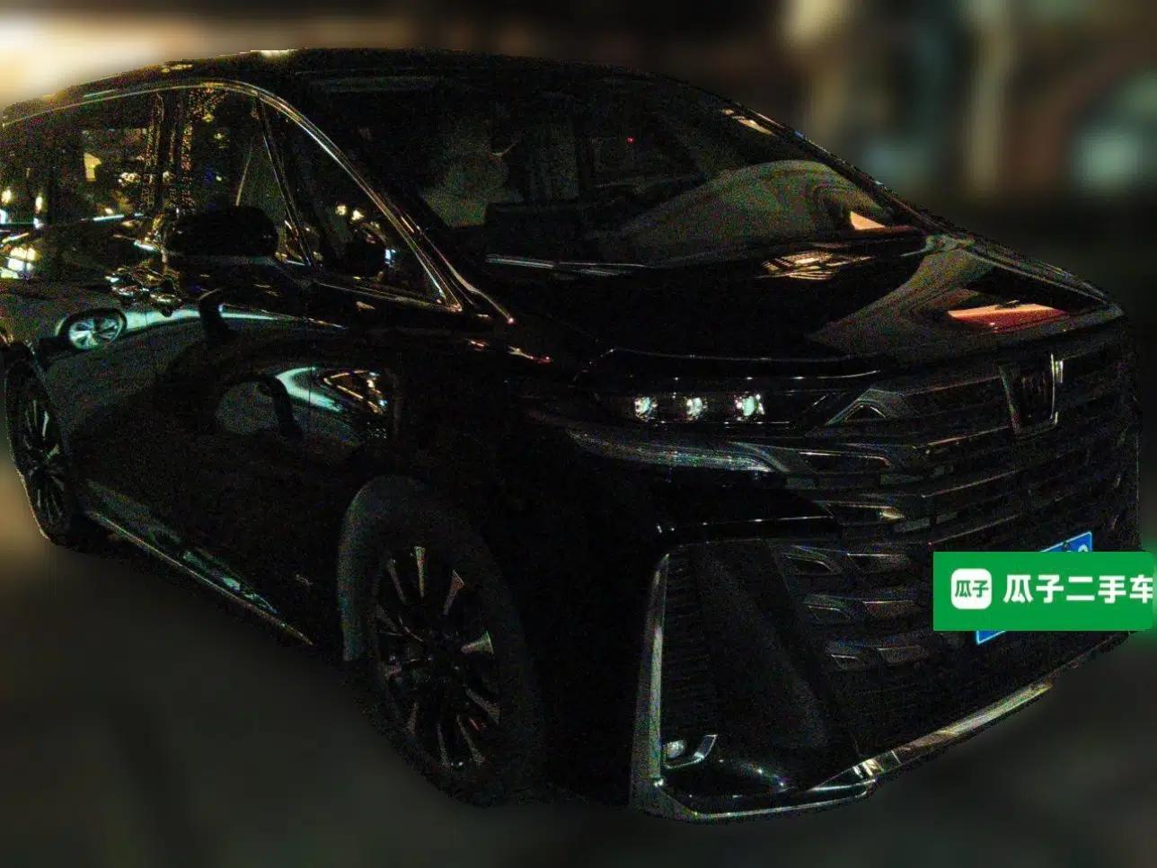 Toyota Vellfire 2024 Crown Dual-Engine 2.5L Supreme Executive Edition — миниатюра 3