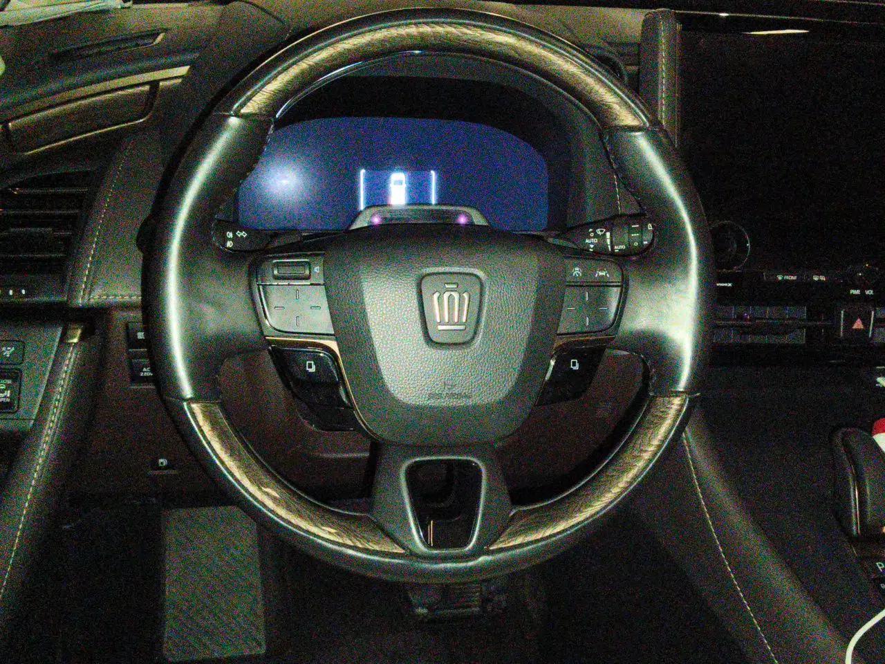 Toyota Vellfire 2024 Crown Dual-Engine 2.5L Supreme Executive Edition — миниатюра 10