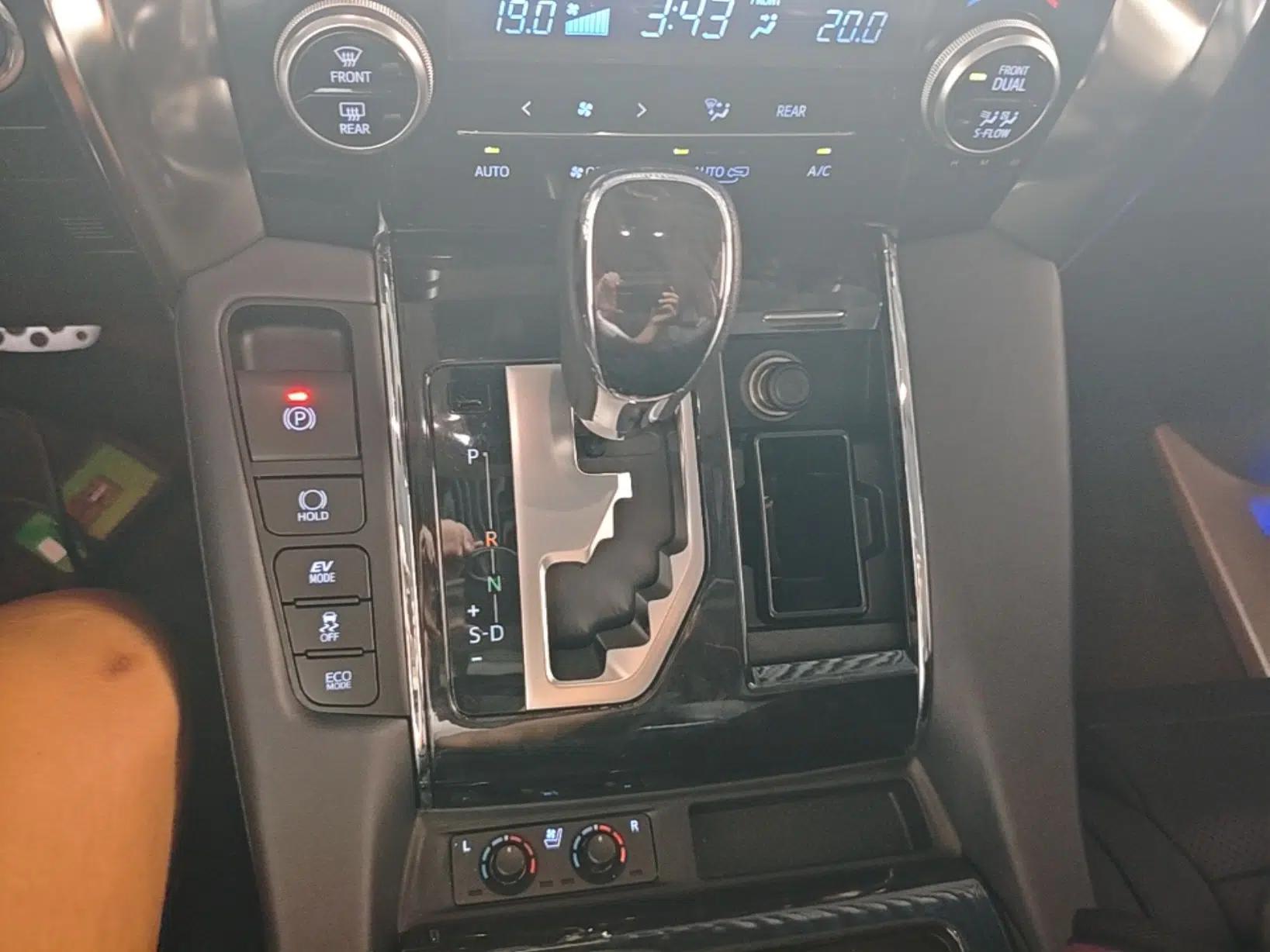 Toyota Vellfire 2019 Dual-Engine 2.5L HV Luxury Edition — миниатюра 16