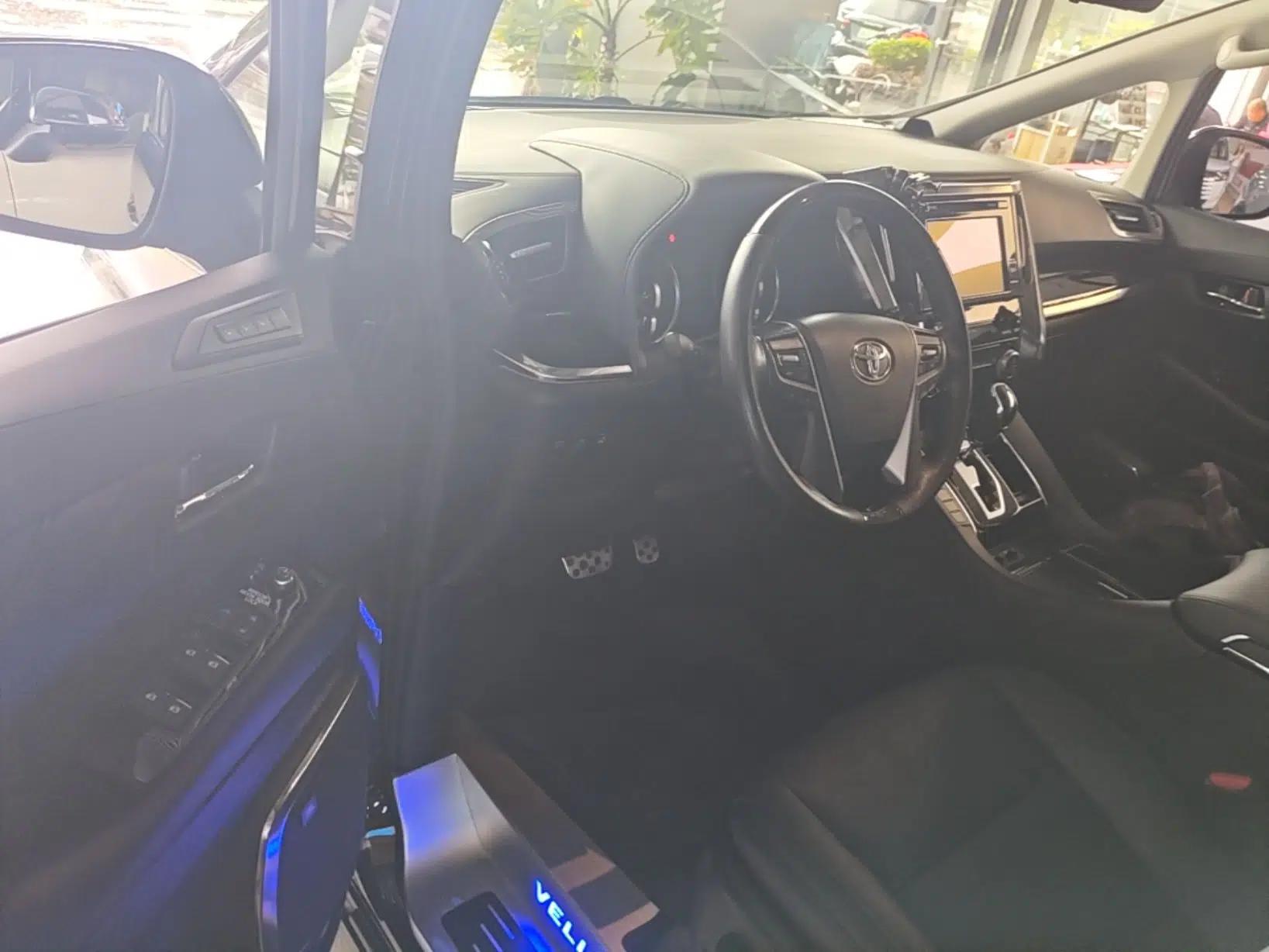 Toyota Vellfire 2019 Dual-Engine 2.5L HV Luxury Edition — миниатюра 18