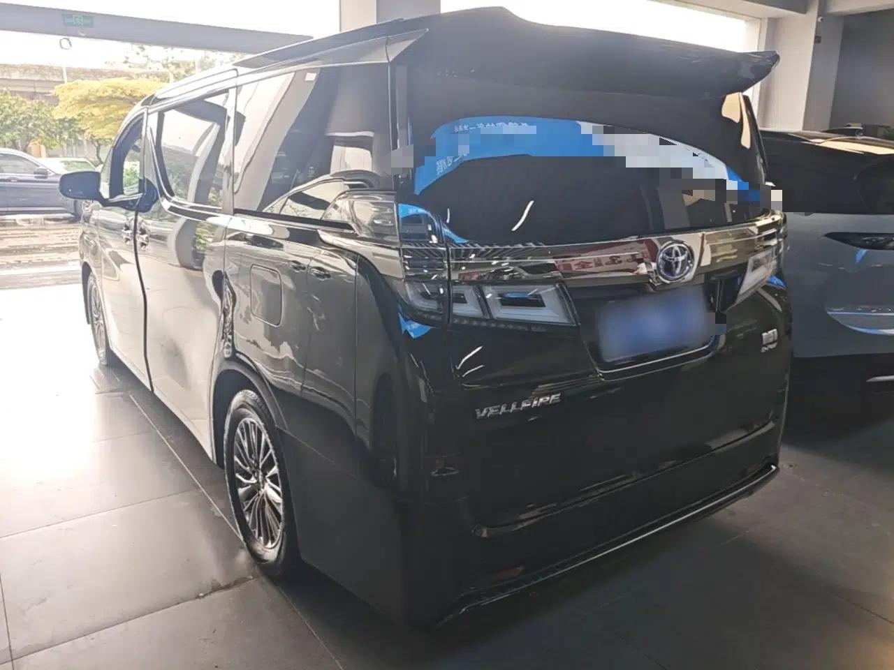 Toyota Vellfire 2019 Dual-Engine 2.5L HV Luxury Edition — миниатюра 4