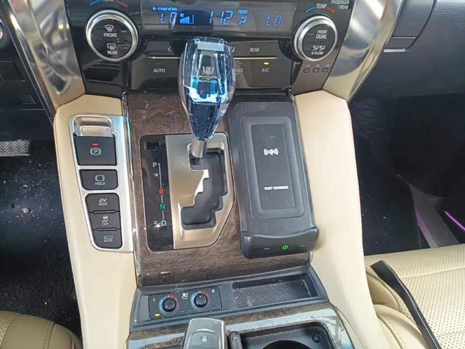 Toyota Vellfire 2023 Crown Dual-Engine 2.5L HV Prestige Edition — миниатюра 16