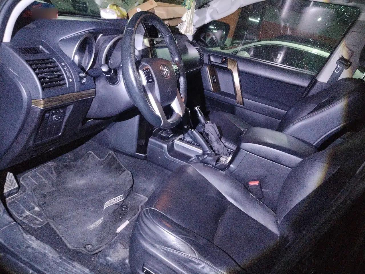 Toyota Prado 2015 2.7L Automatic Standard Edition — миниатюра 15