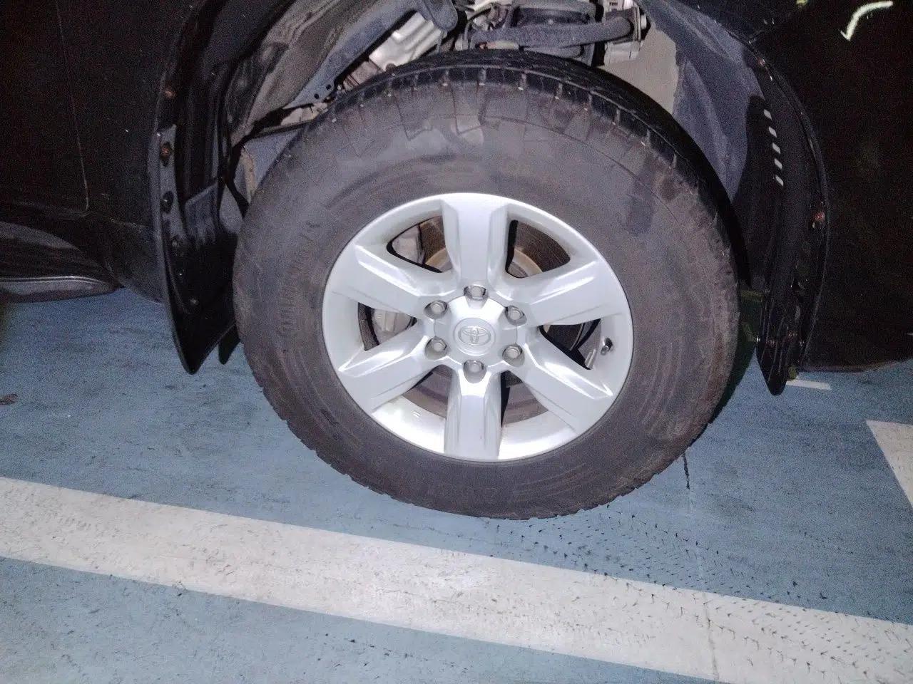 Toyota Prado 2015 2.7L Automatic Standard Edition — миниатюра 8