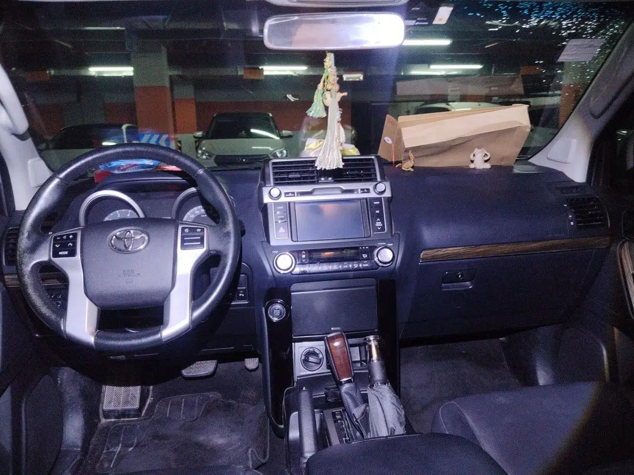 Toyota Prado 2015 2.7L Automatic Standard Edition — миниатюра 9