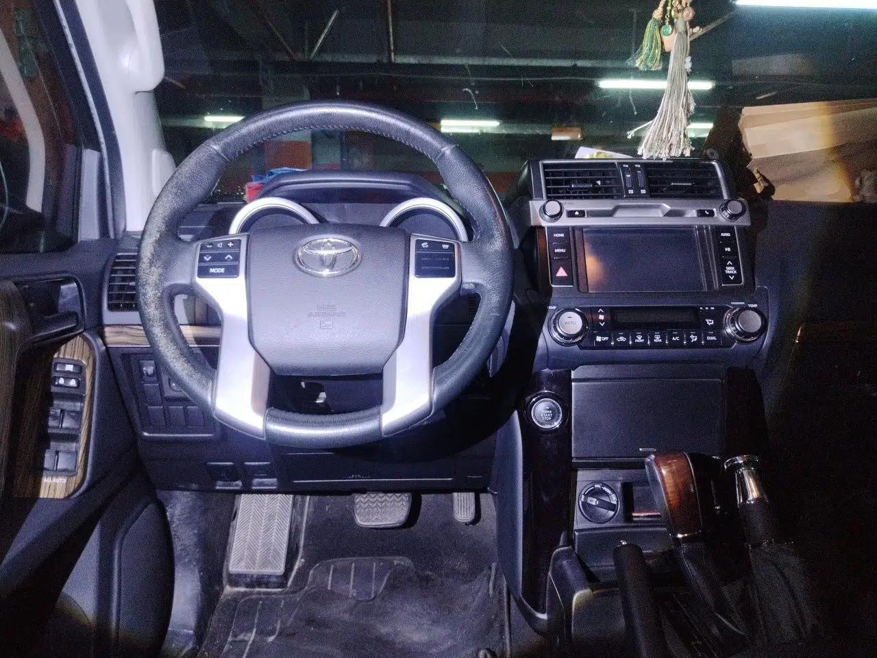 Toyota Prado 2015 2.7L Automatic Standard Edition — миниатюра 10
