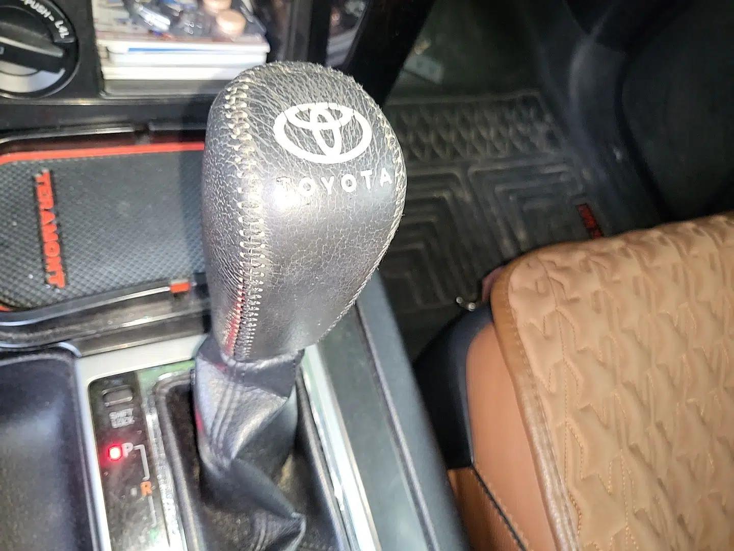 Toyota Prado Prado (parallel import), 2.7L, 7 seats, with sunroof and underbody-mounted spare tire — миниатюра 14