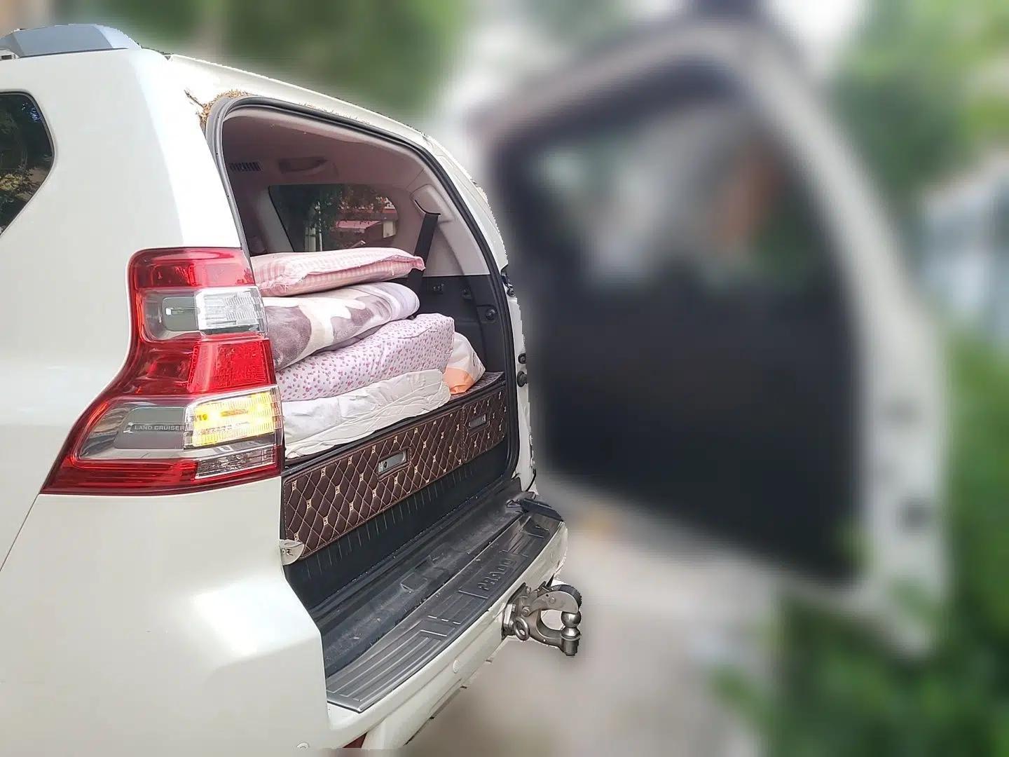 Toyota Prado Prado (parallel import), 2.7L, 7 seats, with sunroof and underbody-mounted spare tire — миниатюра 19