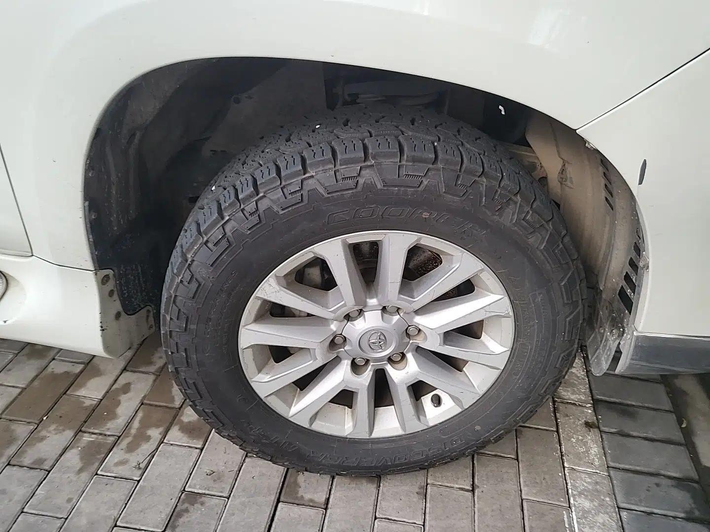Toyota Prado Prado (parallel import), 2.7L, 7 seats, with sunroof and underbody-mounted spare tire — миниатюра 8