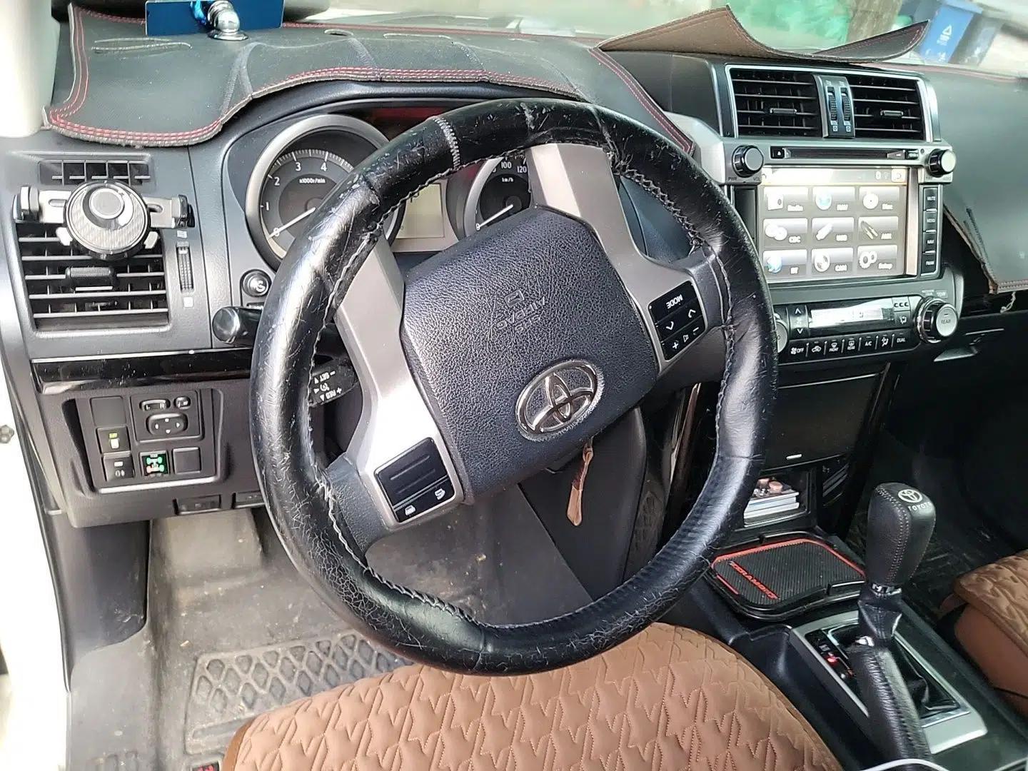 Toyota Prado Prado (parallel import), 2.7L, 7 seats, with sunroof and underbody-mounted spare tire — миниатюра 10