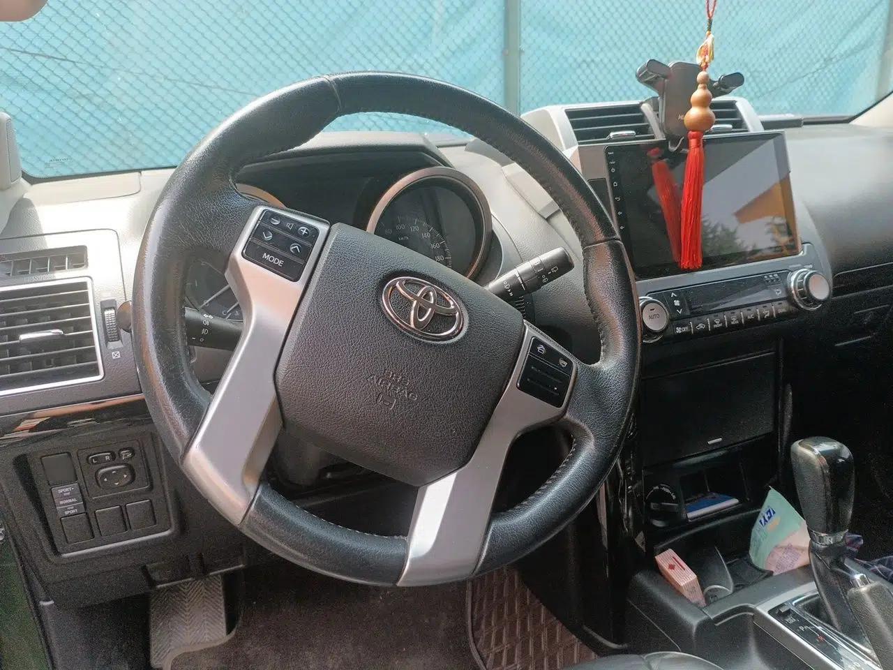 Toyota Prado 2016 2.7L Automatic Standard Edition — миниатюра 10