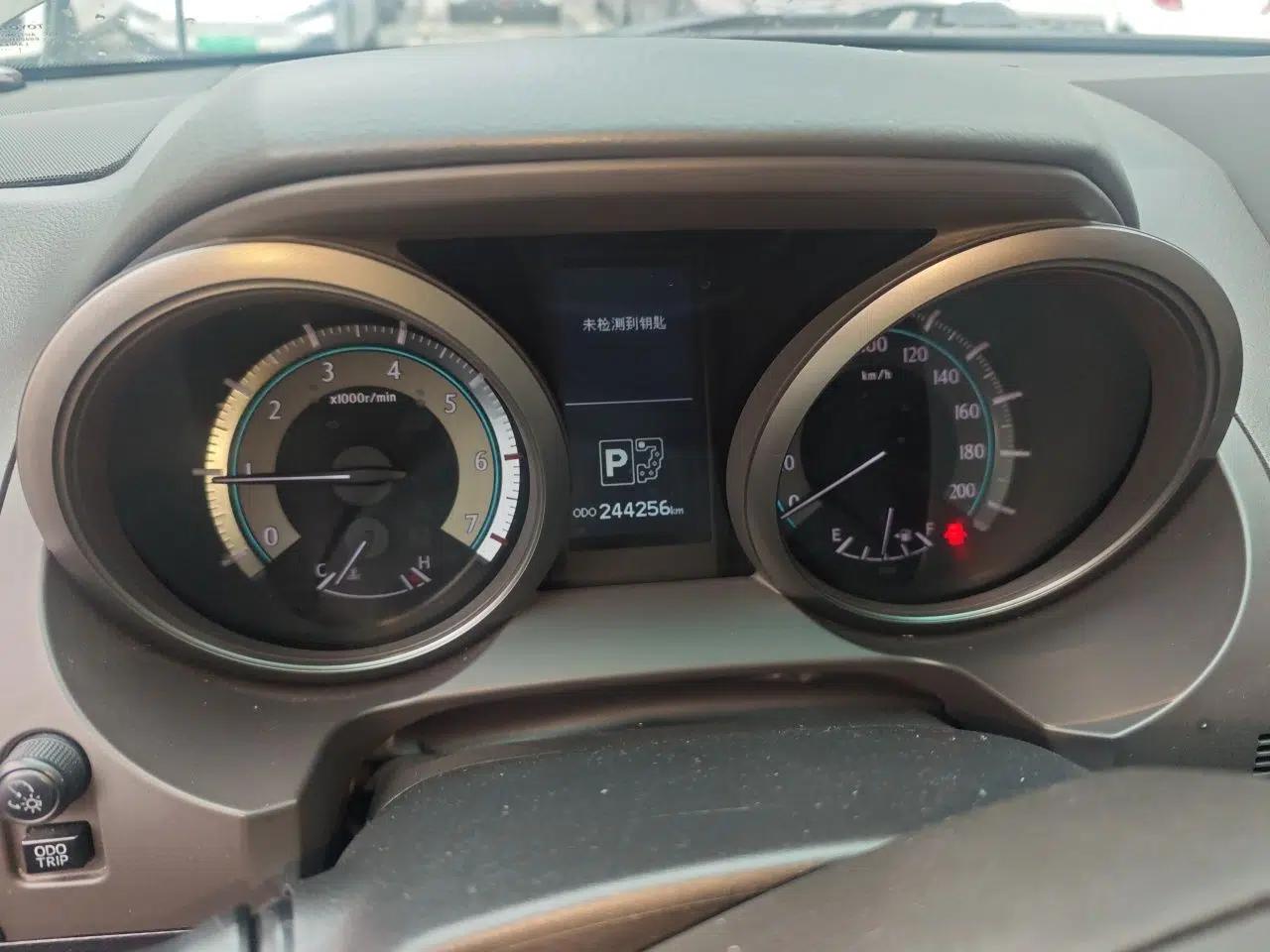 Toyota Prado 2010 4.0L Automatic TX-L — миниатюра 11