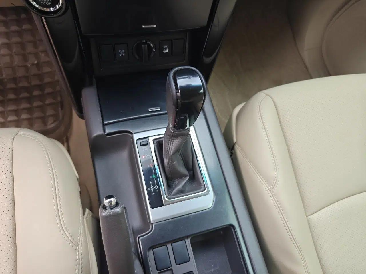 Toyota Prado Prado Land Cruiser 2017, 4.0L, automatic, 7 seats, gasoline, parallel import — миниатюра 14