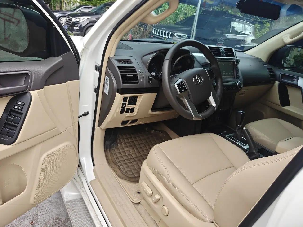 Toyota Prado Prado Land Cruiser 2017, 4.0L, automatic, 7 seats, gasoline, parallel import — миниатюра 16