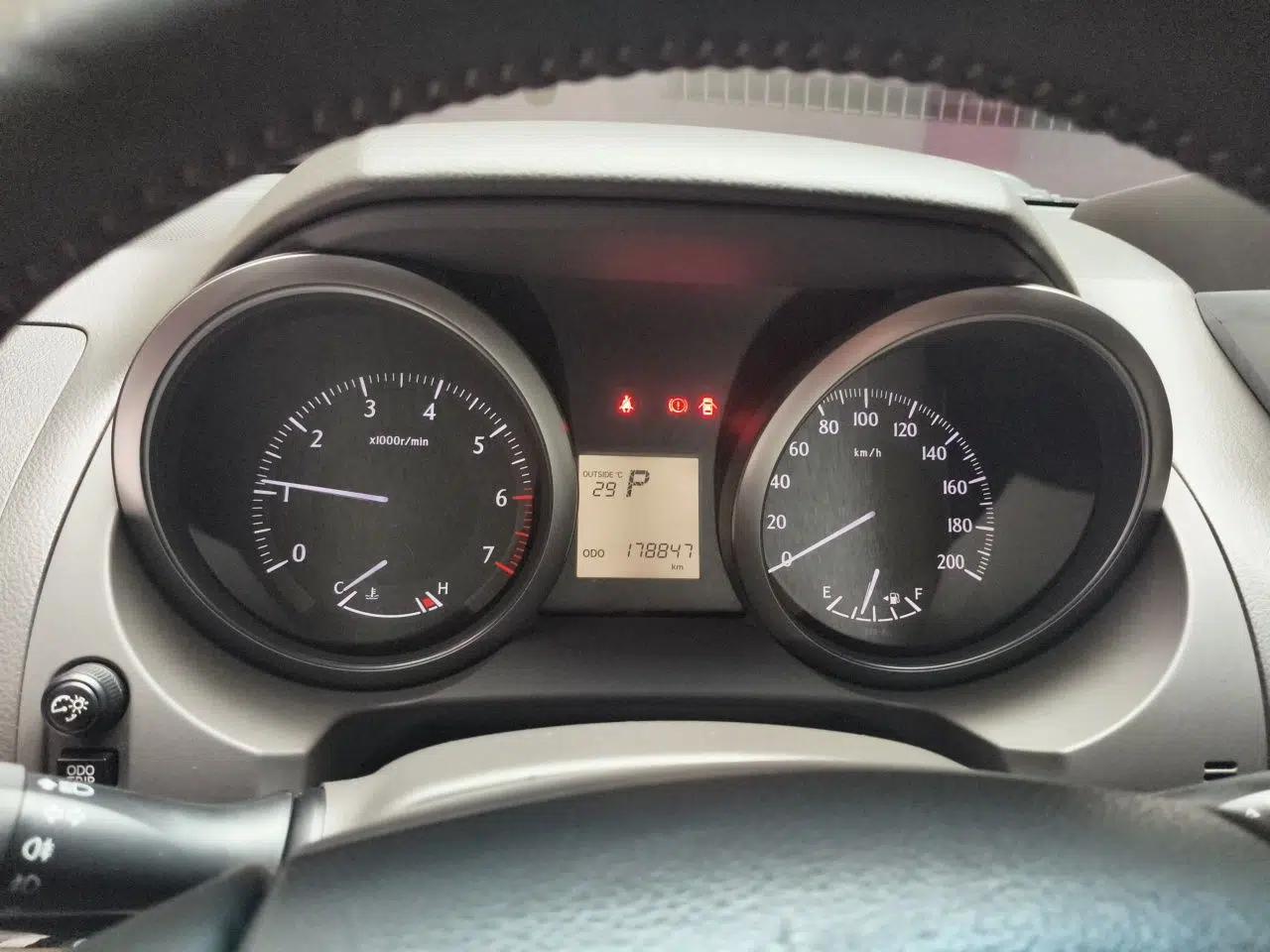 Toyota Prado Toyota Prado 2015, 4.0-liter, seven-seater, automatic transmission, gasoline engine, spare tire mounted on the rear (parallel import) — миниатюра 11