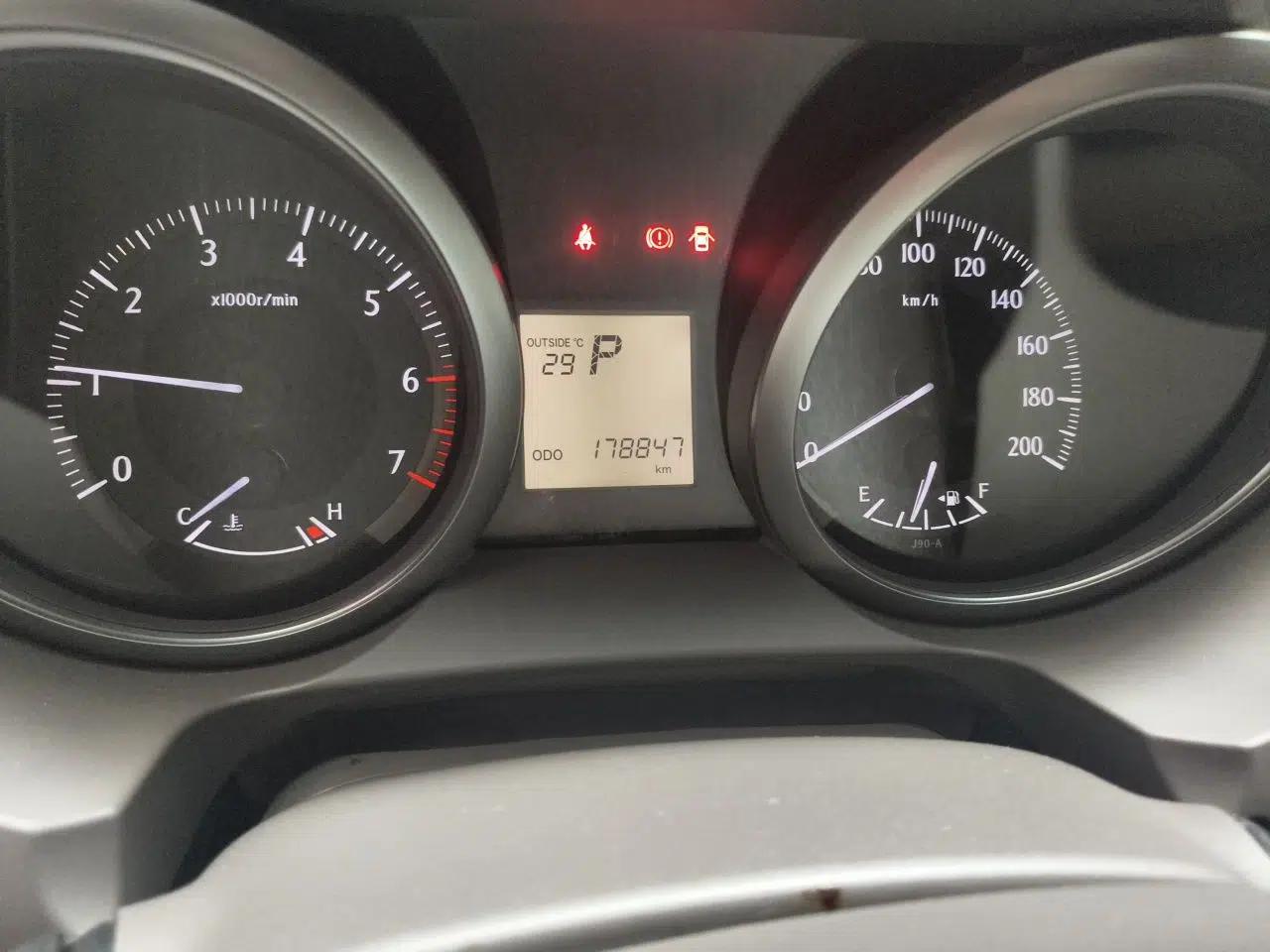 Toyota Prado Toyota Prado 2015, 4.0-liter, seven-seater, automatic transmission, gasoline engine, spare tire mounted on the rear (parallel import) — миниатюра 12