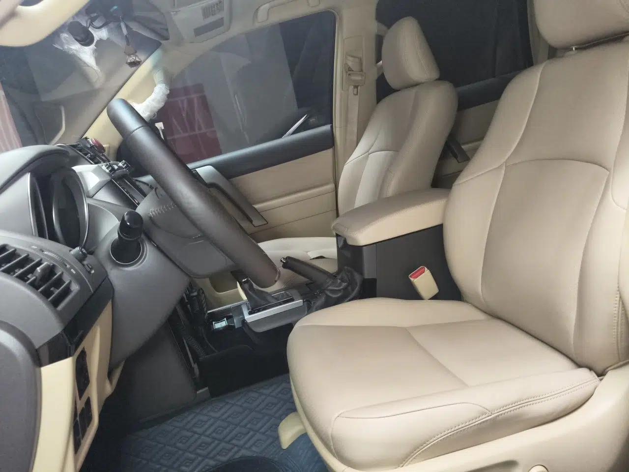 Toyota Prado Toyota Prado 2015, 4.0-liter, seven-seater, automatic transmission, gasoline engine, spare tire mounted on the rear (parallel import) — миниатюра 15